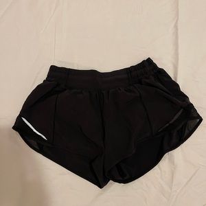 Lululemon hotty hot shorts 2.5 inseam